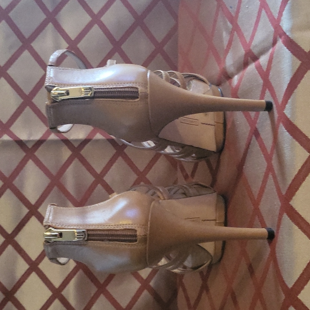 Vince Camuto Sandal - Picture 3 of 7